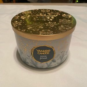 Hard to Find - New - 3 Wick Yankee Candle Icicle Forest